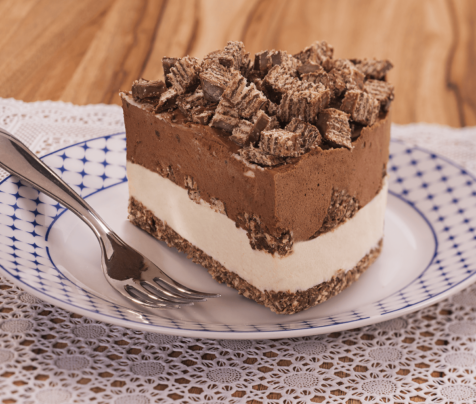 Prato de Torta de Chocolate Preto e Branco com Chocks Isabela